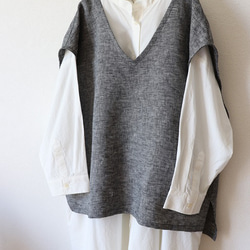 リネンの深Vネックboxベスト（杢ブラック） 2枚目の画像