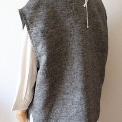 リネンの深Vネックboxベスト（杢ブラック） 8枚目の画像