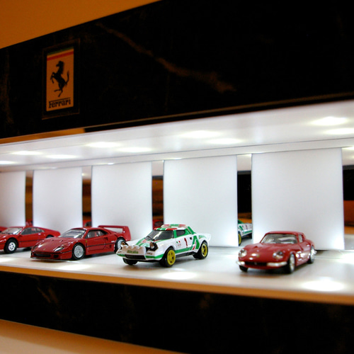klaus・白大理石＆WH梨地・ディスプレーBOX / ネオジオラマ 1/64展示10台可・WH梨地BKマーブル・ディスプレーBOX / ネオジオラマ