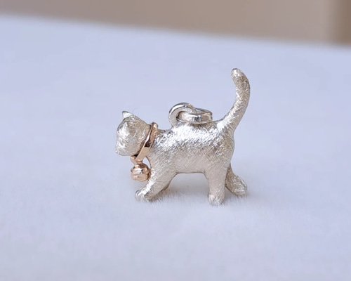 同梱値引100円❤️No.1956 レジン ペンダントトップ 猫 ネコ ねこ ♡ 同梱値引100円❤️No.1956 レジン ペンダントトップ 猫 ネコ ねこ