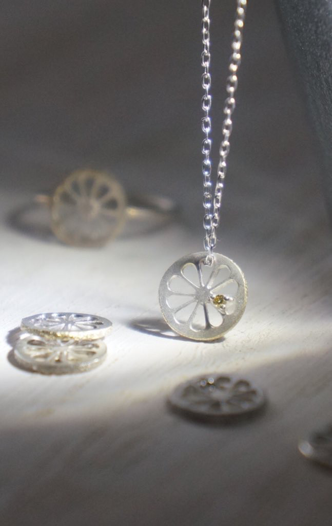 レモンのスライスペンダント［種付き］