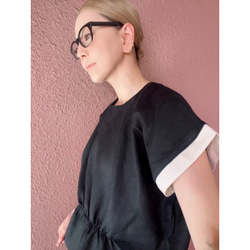 寬鬆的輪廓❤️適合成熟女性的亞麻上衣❤️100％優質亞麻❤️黑色×象牙色❤️也非常適合作為套裝 第2張的照片