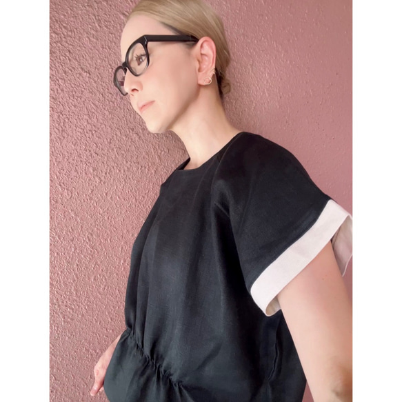 寬鬆的輪廓❤️適合成熟女性的亞麻上衣❤️100％優質亞麻❤️黑色×象牙色❤️也非常適合作為套裝 第2張的照片