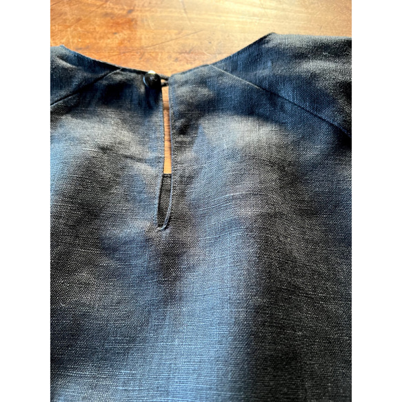 寬鬆的輪廓❤️適合成熟女性的亞麻上衣❤️100％優質亞麻❤️黑色×象牙色❤️也非常適合作為套裝 第15張的照片