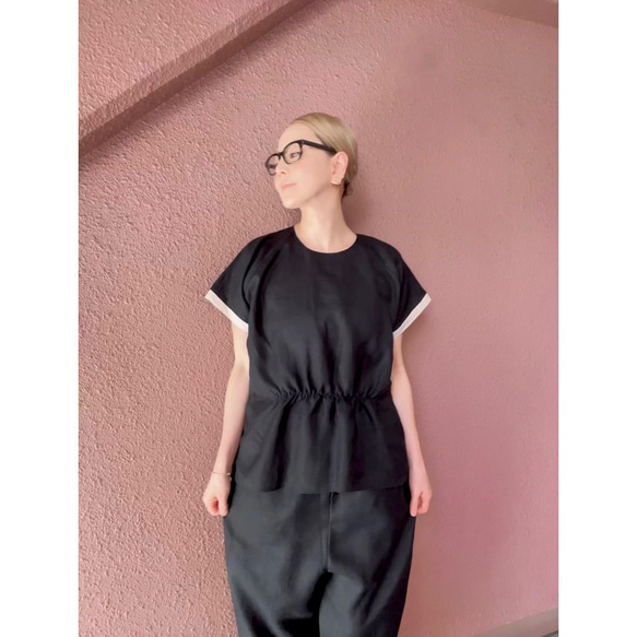 寬鬆的輪廓❤️適合成熟女性的亞麻上衣❤️100％優質亞麻❤️黑色×象牙色❤️也非常適合作為套裝 第4張的照片