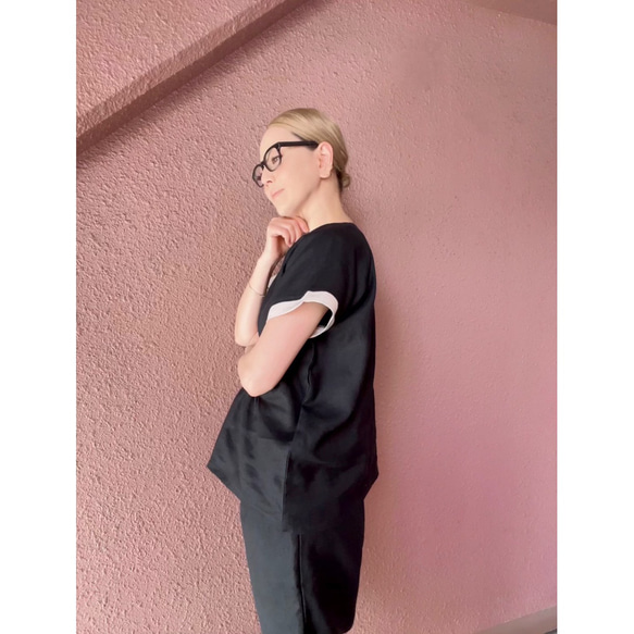 寬鬆的輪廓❤️適合成熟女性的亞麻上衣❤️100％優質亞麻❤️黑色×象牙色❤️也非常適合作為套裝 第7張的照片