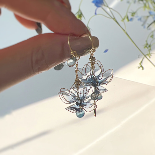 彼岸花 アシンメトリー/白 ピアス/イヤリング ディップアート
