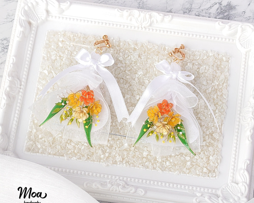 バラとかすみ草のブーケ [カラー:イエロー] ピアス/イヤリング
