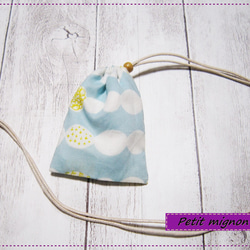 首から下げられる、巾着袋－お守り袋・北欧風・シトア・ミント・鍵袋 1枚目の画像