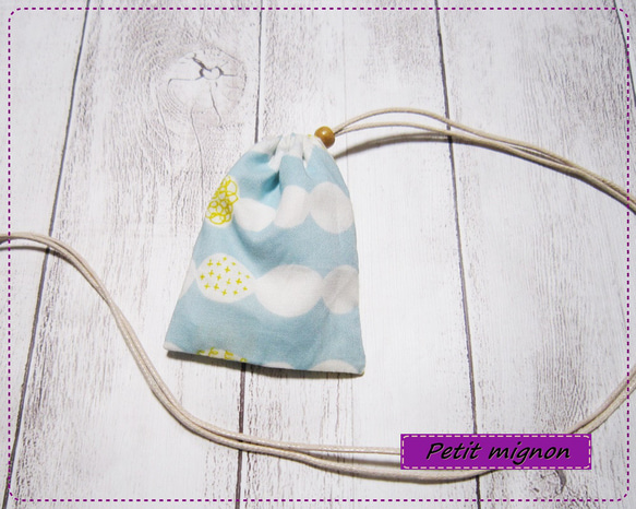 首から下げられる、巾着袋－お守り袋・北欧風・シトア・ミント・鍵袋 1枚目の画像