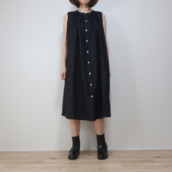 大人のリネン 涼感ノースリーブ 肩ギャザーワンピース（リネン／黒色） 6枚目の画像