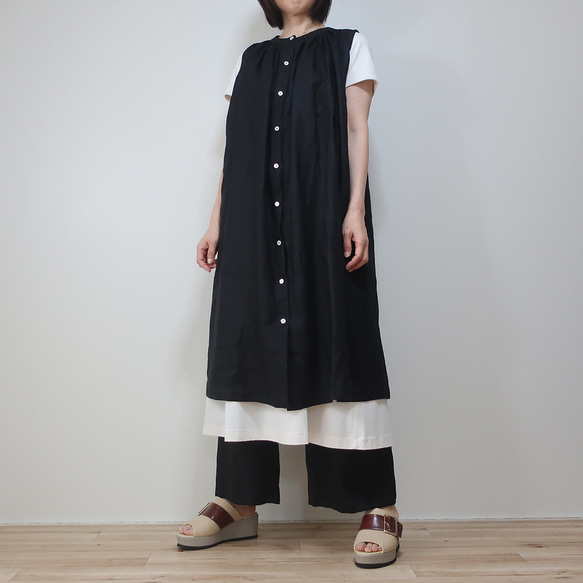 大人のリネン 涼感ノースリーブ 肩ギャザーワンピース（リネン／黒色） 12枚目の画像