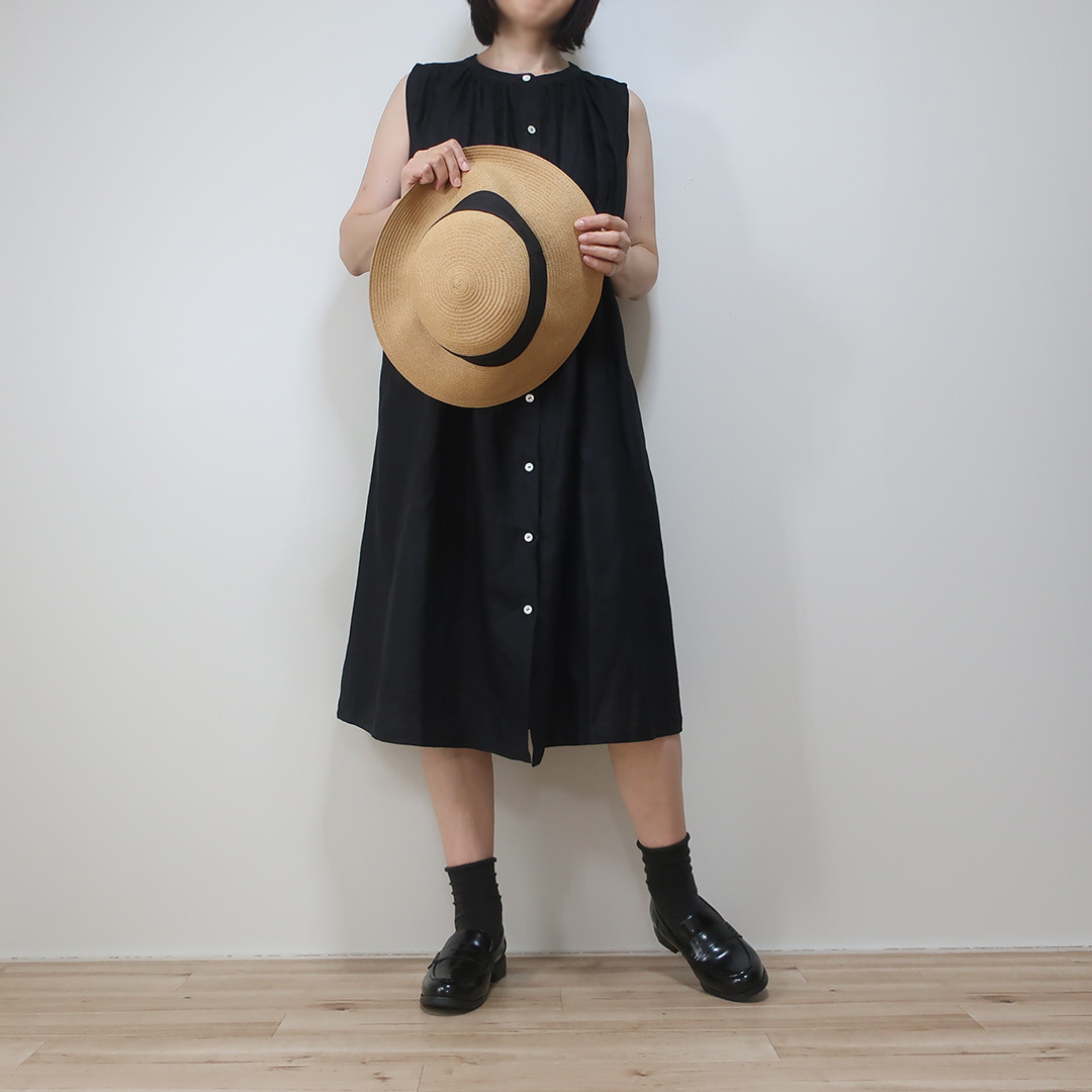 夏だけじゃない ノースリーブ 肩ギャザーワンピース（リネン／黒色）