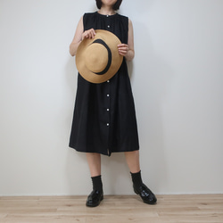 大人のリネン 涼感ノースリーブ 肩ギャザーワンピース（リネン／黒色） 1枚目の画像