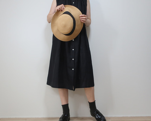 夏だけじゃない ノースリーブ 肩ギャザーワンピース（リネン／黒色