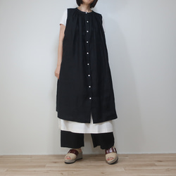 大人のリネン 涼感ノースリーブ 肩ギャザーワンピース（リネン／黒色） 13枚目の画像