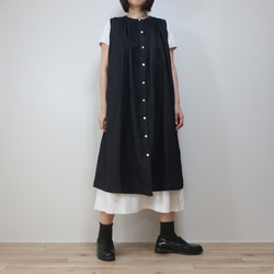大人のリネン 涼感ノースリーブ 肩ギャザーワンピース（リネン／黒色） 15枚目の画像