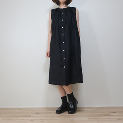大人のリネン 涼感ノースリーブ 肩ギャザーワンピース（リネン／黒色） 5枚目の画像