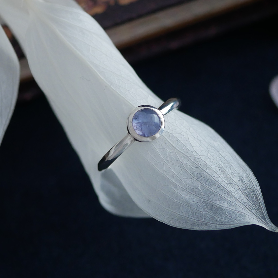 タンザナイトの指輪