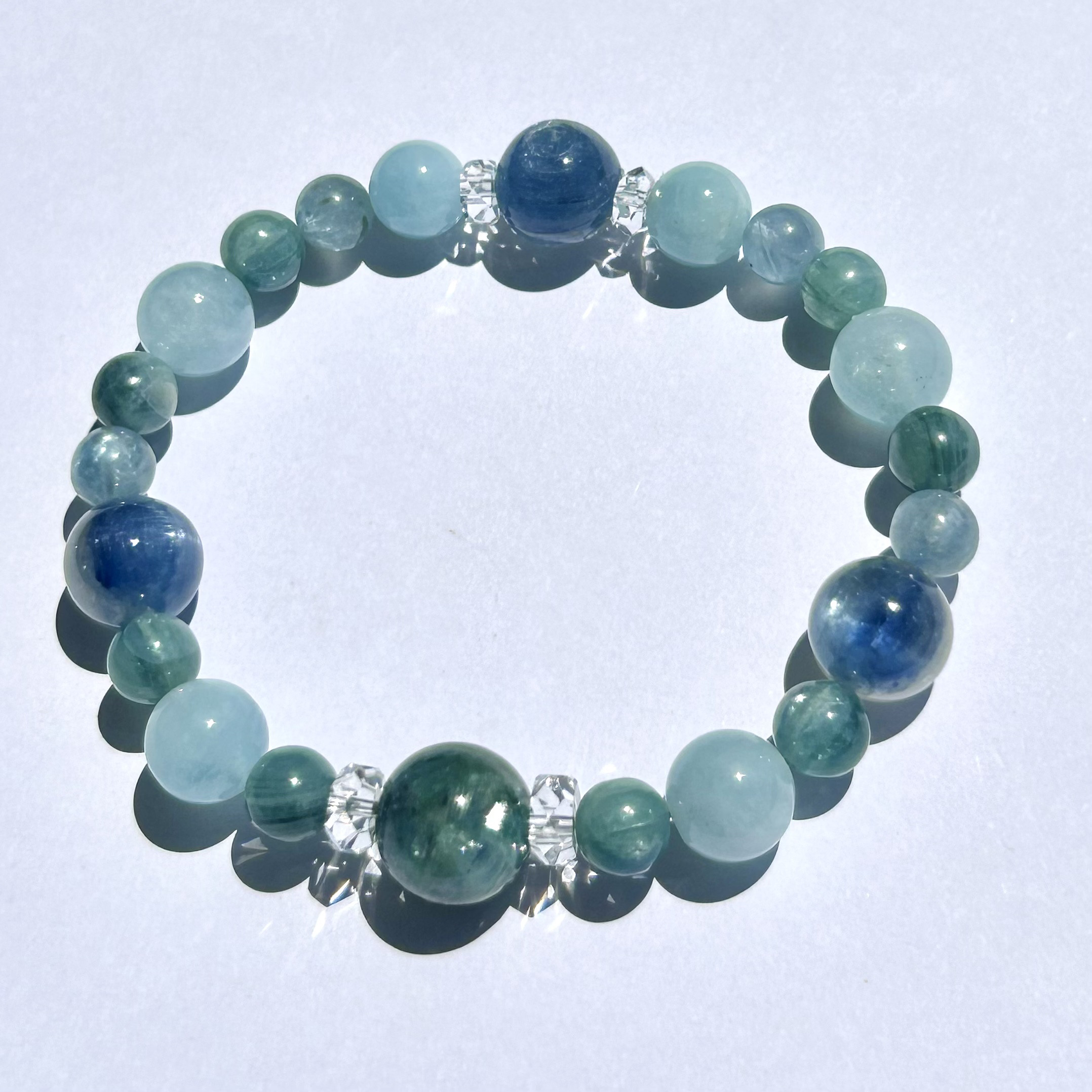 カイヤナイトインフックサイトと半々のカイヤナイトインクォーツの