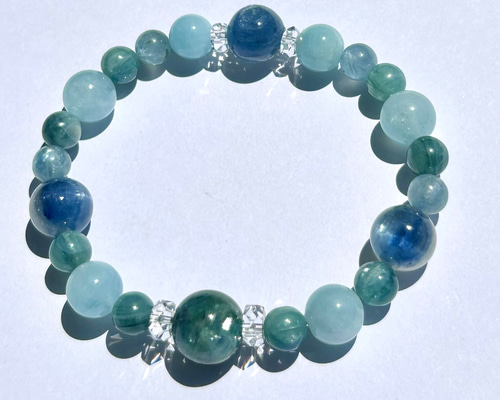 カイヤナイトインフックサイトと半々のカイヤナイトインクォーツの