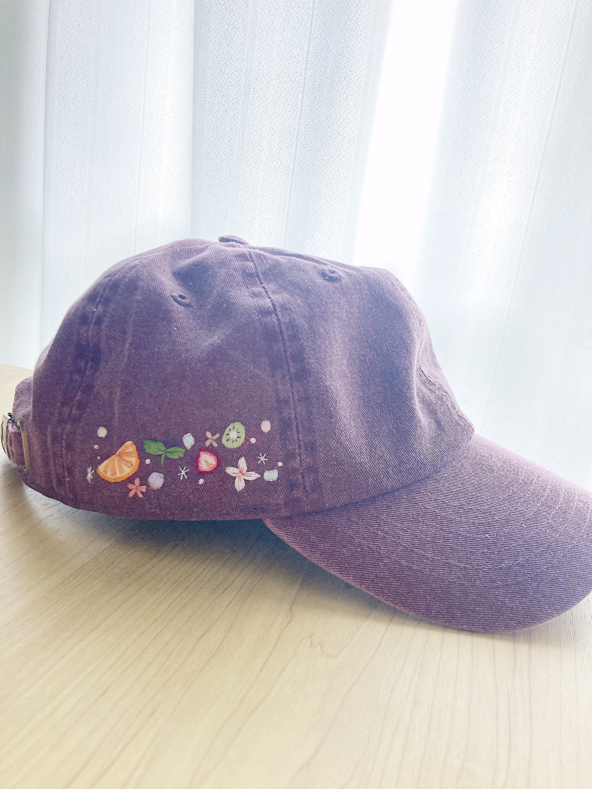 サングリアな刺繍キャップ