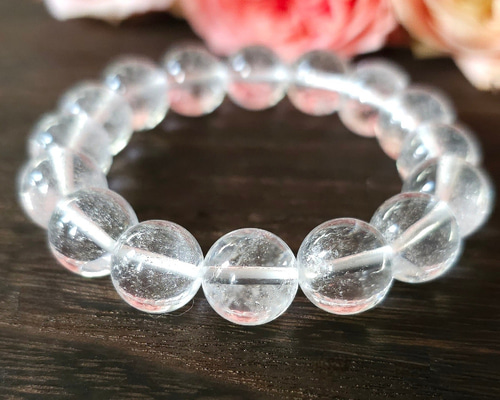 知足常楽白天珠とマニカラン産ヒマラヤンスノークリススタルのブレスレット⭐️⭐️ 知足常楽白天珠とマニカラン産ヒマラヤンスノークリススタルの