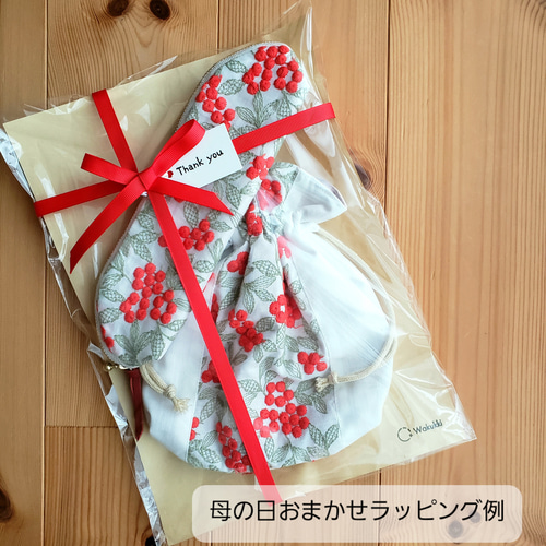 ミナペルホネンタンバリンのストラップ付きマルチポケット