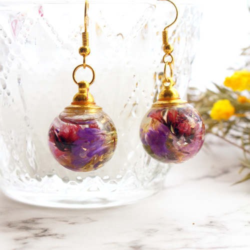 ゴージャスな大人かわいいハーバリウムピアス（イヤリング） 紫・金  