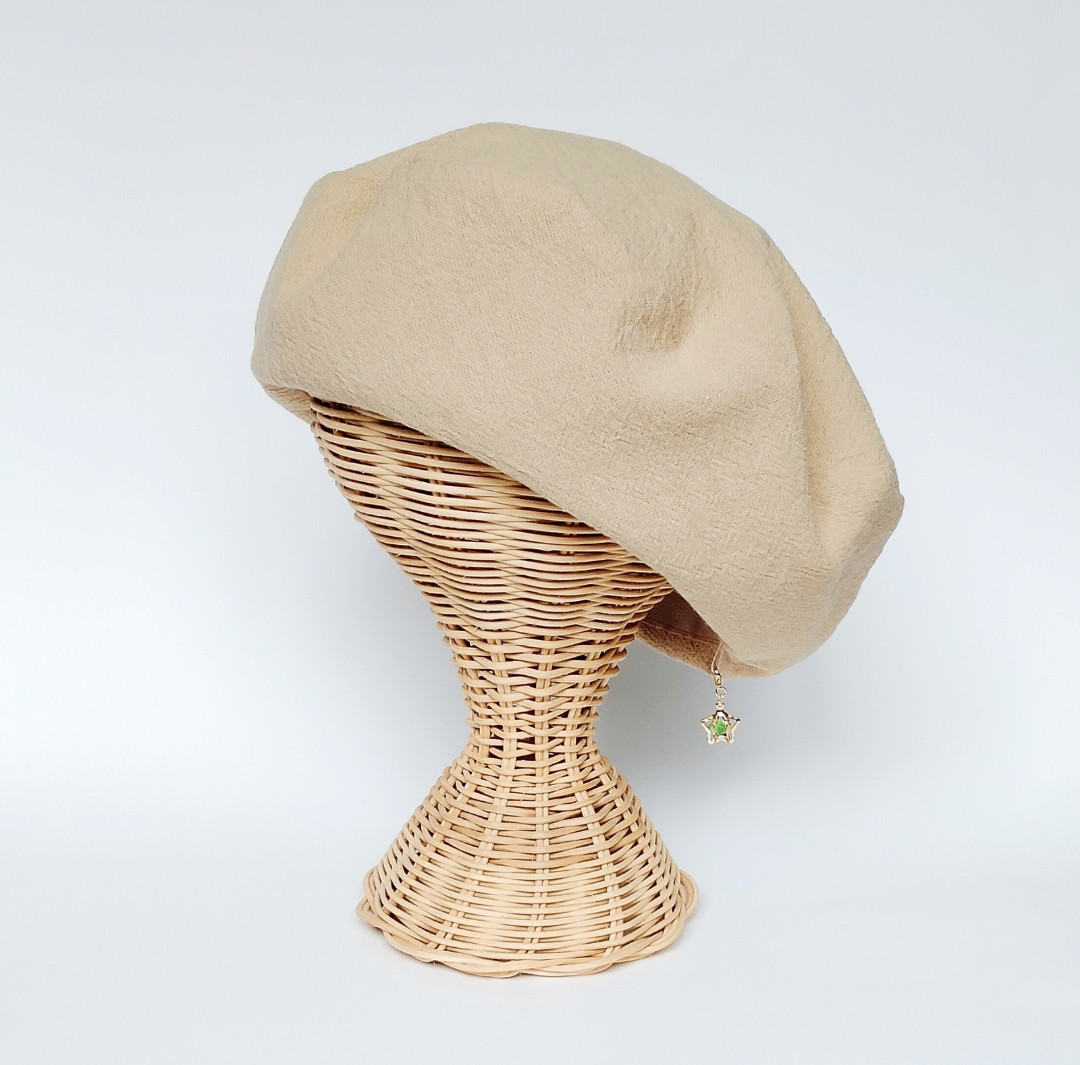 ナチュラル&上品ベージュコットンリネンベレー帽　チャームが付けられる　シンプル　帽子　オーダーメイド　プレゼントにも