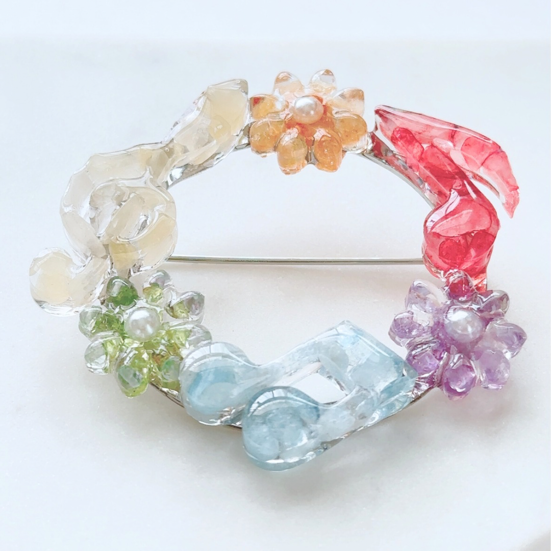 イロトリドリな♪音符♪ 天然石×レジンのブローチ