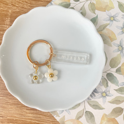 【名入れ】クリア ネームキーホルダー【ダブルフラワー】ネームタグ ネームプレート 席札 出産祝い 名前入り 推し活 9枚目の画像