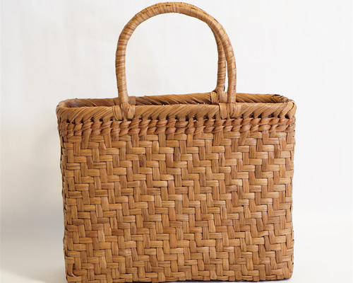 最高 山葡萄 蔓 かごバック 籠 巾着 職人の手作り かご バック 山葡萄 蔓 かごバック かご 籠 巾着 網代編み 職人の手作り かご かご