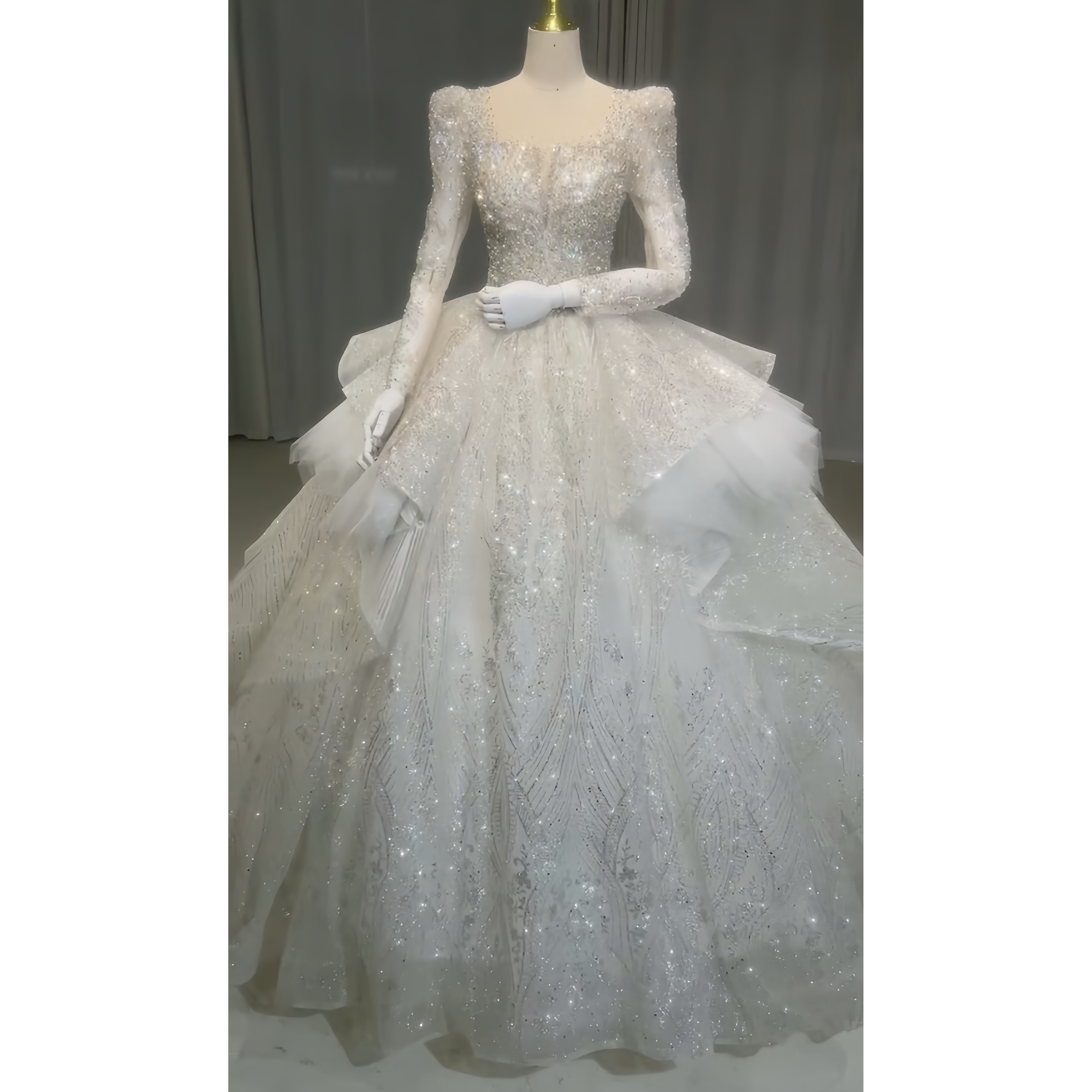 品質保証！Ｖネック　たっぷりストーン　長袖　プリンセスライン　ラメ入り　グリッター　華やかトレーン前撮り二次会披露宴挙式