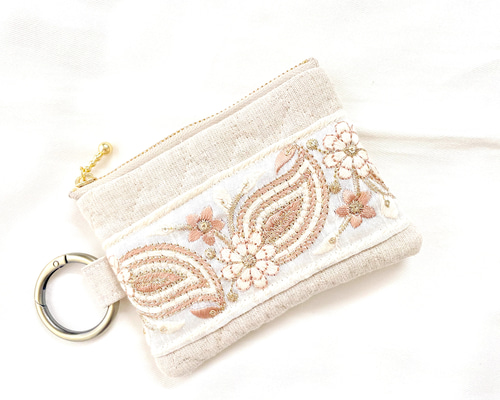 ICカードポケット付き】カラビナ付き インド刺繍リボンの ミニポーチ