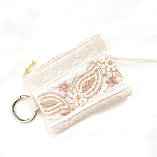 ICカードポケット付き】カラビナ付き インド刺繍リボンの ミニポーチ