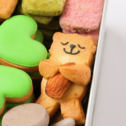 お菓子の宝石箱・くま缶(中)×緑のクローバー クッキー、メレンゲ