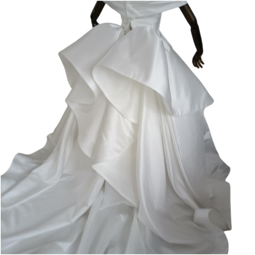 ウエディングドレス デザイン感 プリンセスライン オフショルダー 豪華  