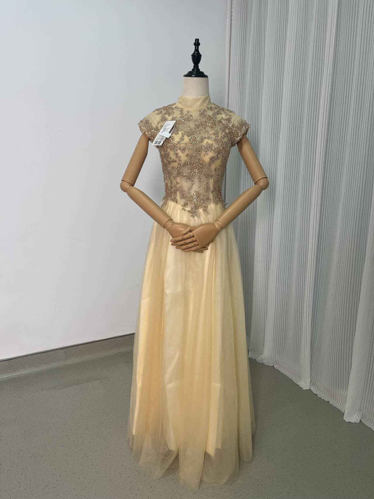 送料無料！カラードレス シャンパン色 ソフトチュール スパンコール タンクトップ 編み上げ シアーな美しさAライン ロン