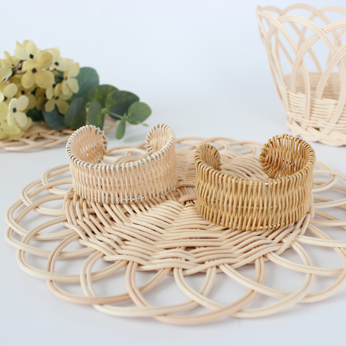 ラタンのお花プレート◇スイーツやパンのお皿代わりにオススメ