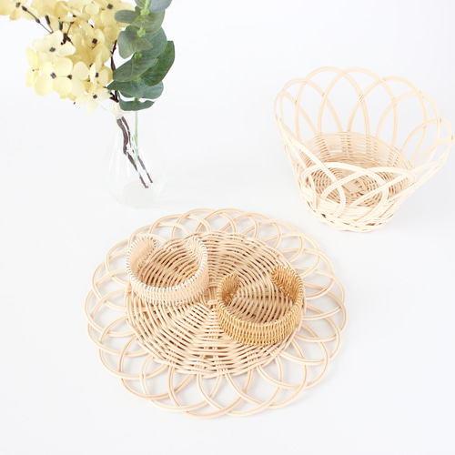 ラタンのお花プレート◇スイーツやパンのお皿代わりにオススメ