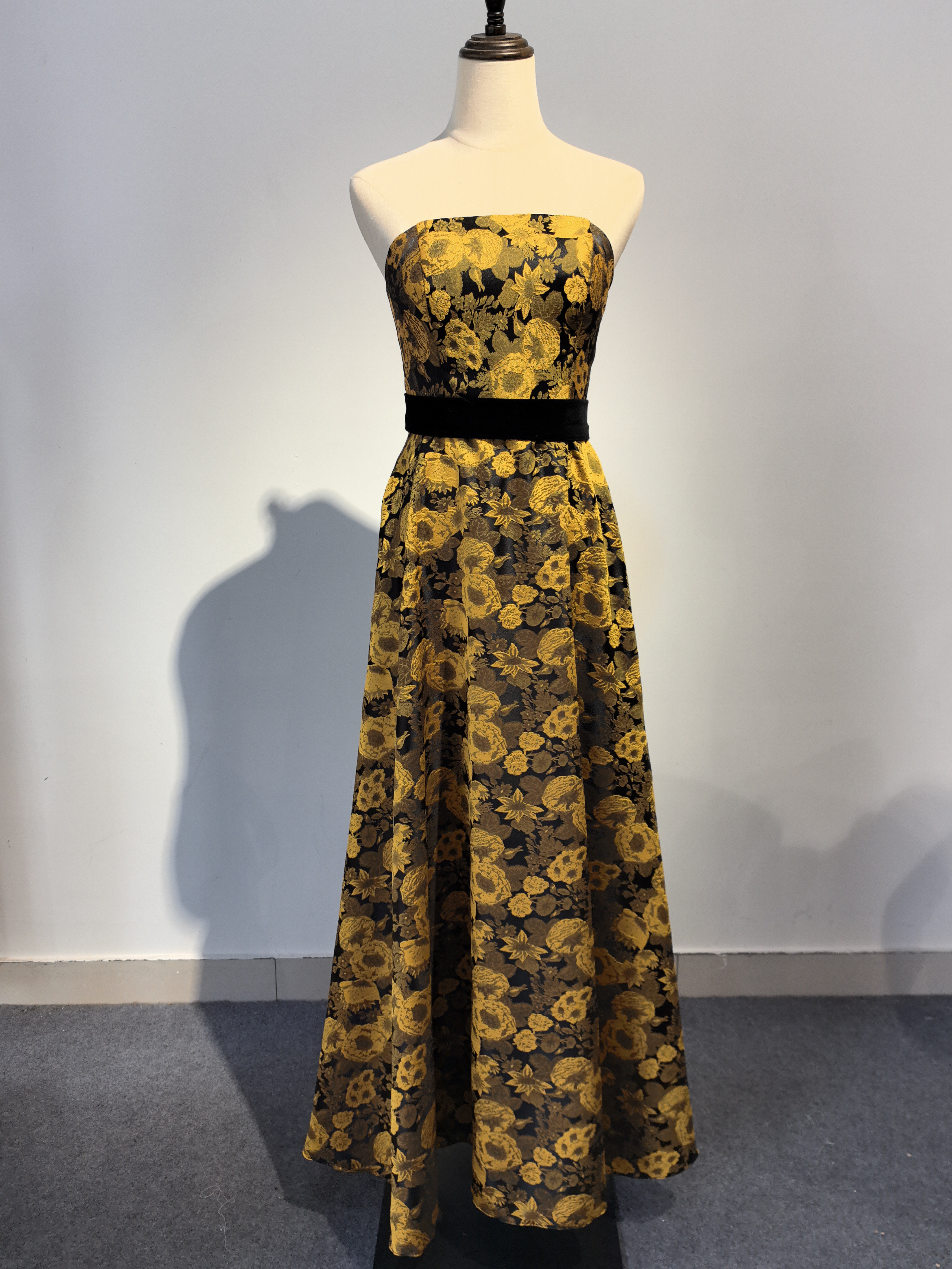 バイカラーがオシャレな花柄のベア イブニングドレス バイカラーがオシャレな花柄のベア イブニングドレス 花柄が