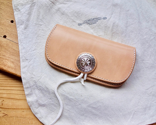 コンチョ巻きロングウォレット ヌメ革長財布 本革トラッカーウォレット