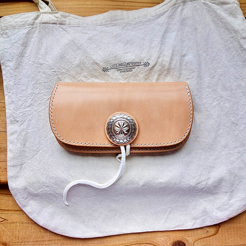 コンチョ巻きロングウォレット ヌメ革長財布 本革トラッカーウォレット