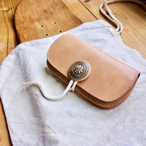 コンチョ巻きロングウォレット ヌメ革長財布 本革トラッカーウォレット