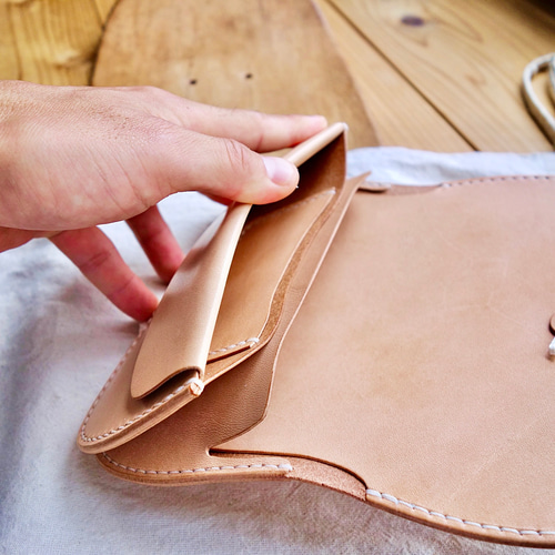 コンチョ巻きロングウォレット ヌメ革長財布 本革トラッカーウォレット