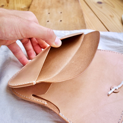 コンチョ巻きロングウォレット ヌメ革長財布 本革トラッカーウォレット