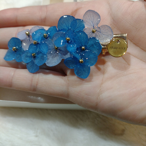 受注製作】世界に一つだけ紫陽花アナベル艶々ヘアクリップ ブルー 