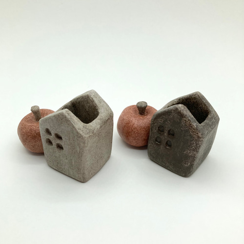 おうち型とりんごの珍しいデザインのペン立て 黒、グレー ペンスタンド