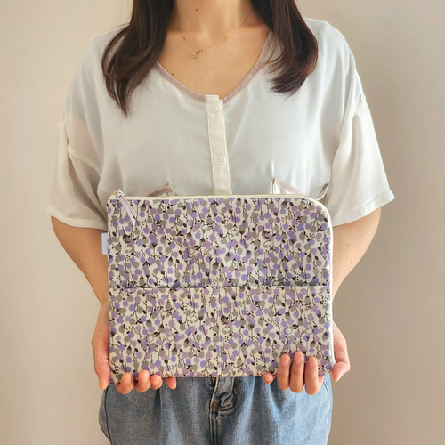 持ち運びに便利！大きめサイズの多用途L字ファスナーポーチ/バッグイン